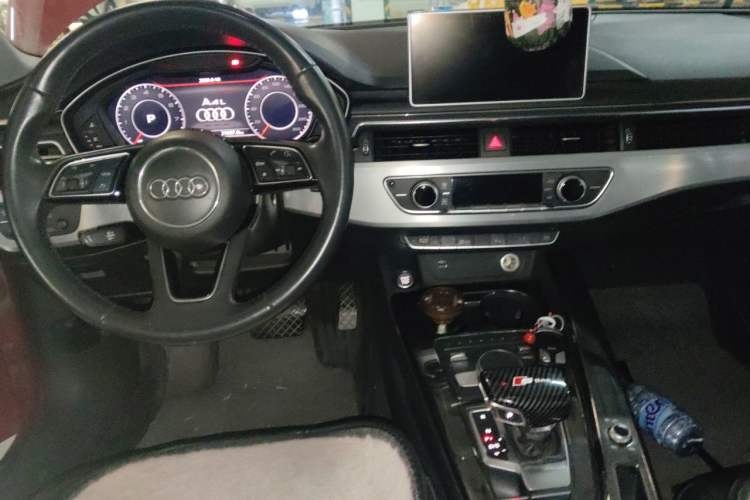 Used Audi A4L 2018 30th Anniversary Edition 40 TFSI Fashion Model Center Console