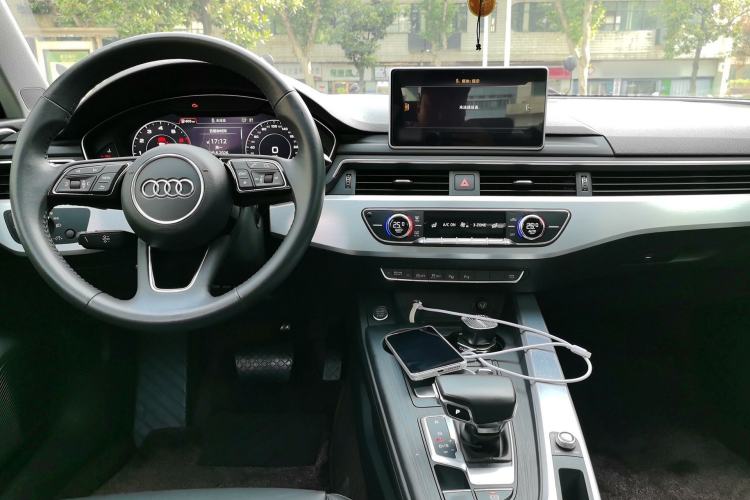 Used Audi A4L 2018 30th Anniversary Edition 40 TFSI Fashion Model Center Console
