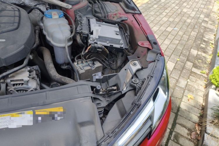 Used Audi A4L 2018 30th Anniversary Edition 40 TFSI Trendy Model Engine Bay Left