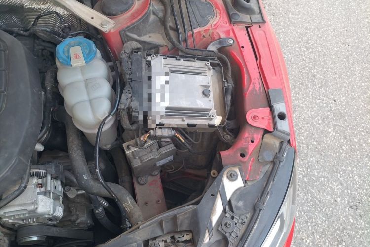Used Audi A4L 2018 30th Anniversary Edition 40 TFSI Fashion Model Engine Bay Left