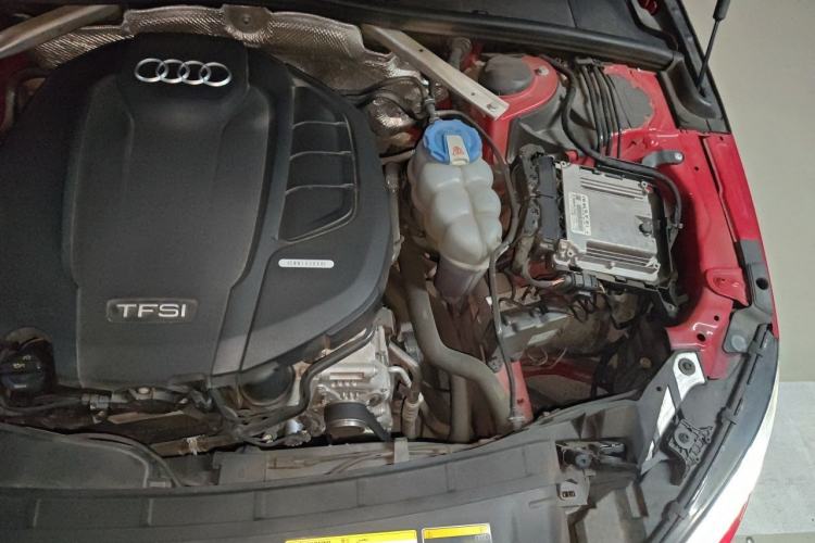 Used Audi A4L 2018 30th Anniversary Edition 40 TFSI Fashion Model Engine Bay Left