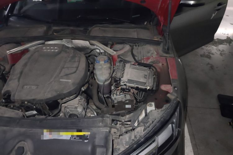 Used Audi A4L 2018 30th Anniversary Edition 30 TFSI Ambition Model Engine Bay Left