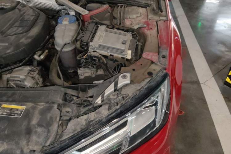 Used Audi A4L 2018 30th Anniversary Edition 40 TFSI Fashion Model Engine Bay Left
