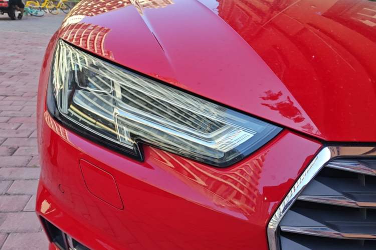Used Audi A4L 2018 30th Anniversary Edition 40 TFSI Fashion Model Engine Bay Right