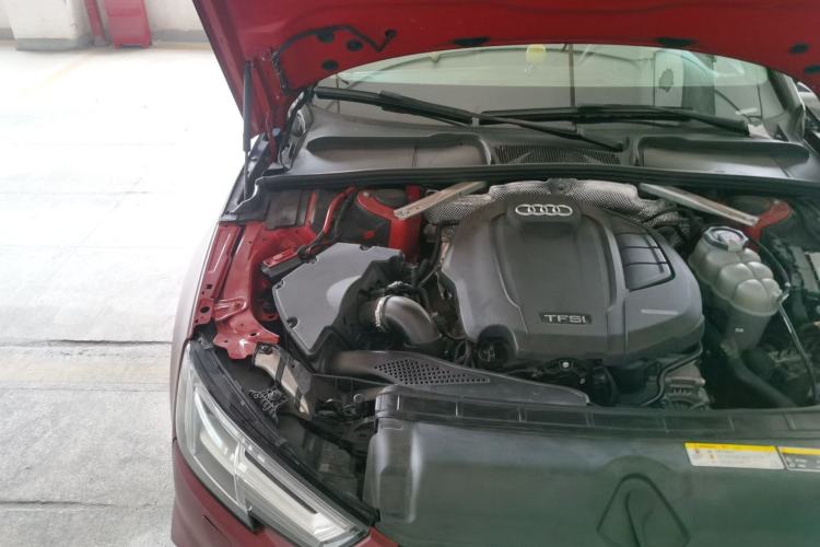 Used Audi A4L 2018 30th Anniversary Edition 40 TFSI Fashion Model Engine Bay Right