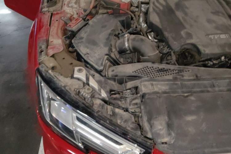 Used Audi A4L 2018 30th Anniversary Edition 40 TFSI Fashion Model Engine Bay Right