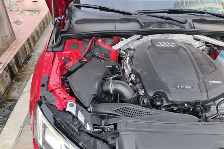 Used Audi A4L 2018 30th Anniversary Edition 40 TFSI Fashion Model Engine Bay Right