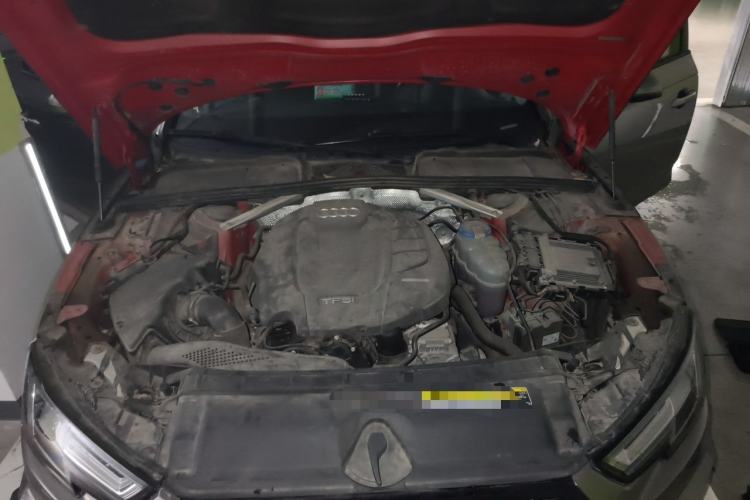 Used Audi A4L 2018 30th Anniversary Edition 30 TFSI Ambition Model Engine Bay