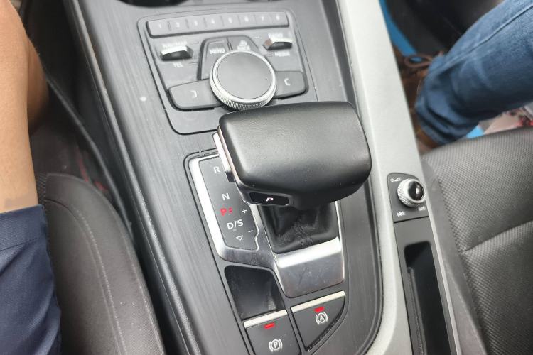 Used Audi A4L 2018 30th Anniversary Edition 40 TFSI Trendy Model Gear Lever