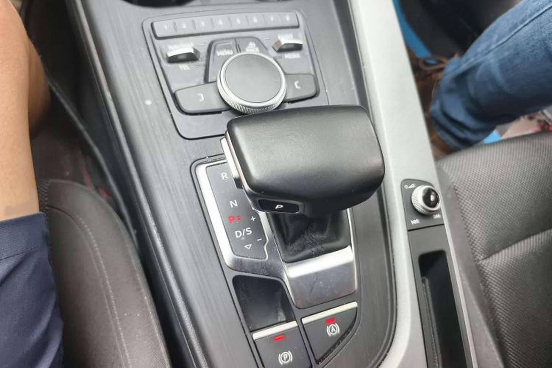 Used Audi A4L 2018 30th Anniversary Edition 40 TFSI Trendy Model Gear Lever