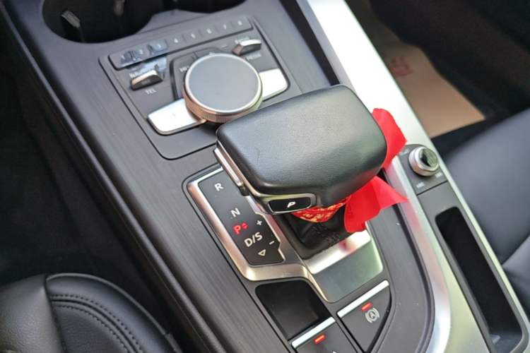 Used Audi A4L 2018 30th Anniversary Edition 40 TFSI Fashion Model Gear Lever
