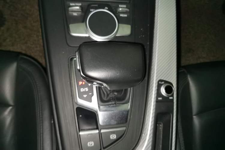 Used Audi A4L 2018 30th Anniversary Edition 40 TFSI Fashion Model Gear Lever