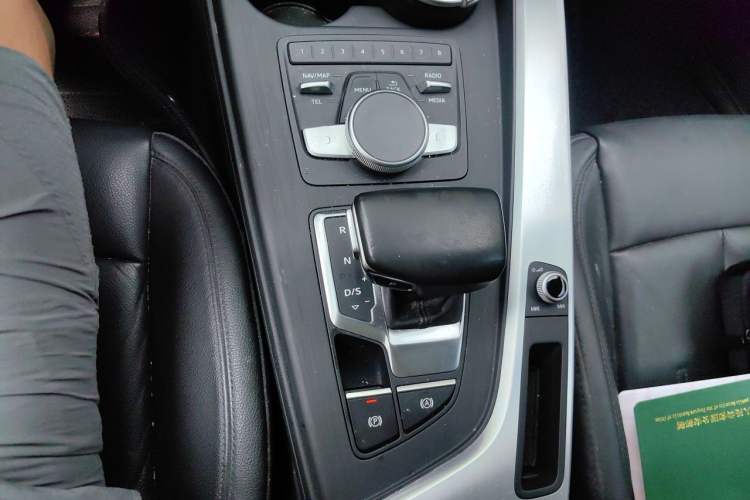 Used Audi A4L 2018 30th Anniversary Edition 40 TFSI Fashion Model Gear Lever