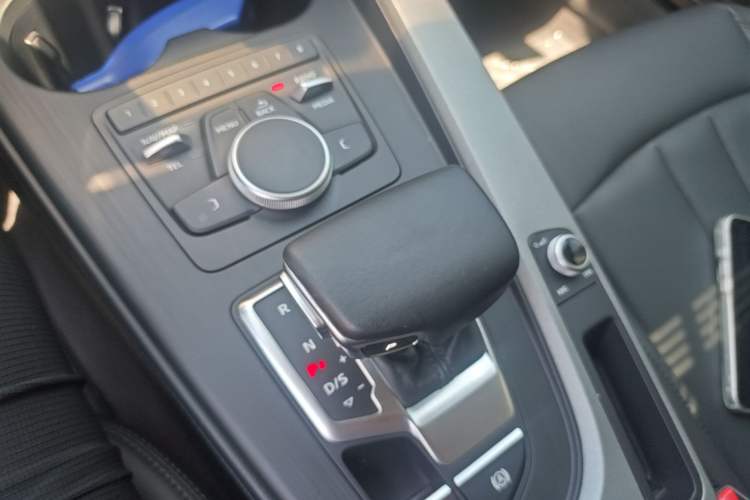 Used Audi A4L 2018 30th Anniversary Edition 40 TFSI Trendy Model Gear Lever