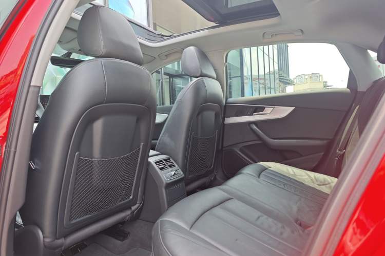 Used Audi A4L 2018 30th Anniversary Edition 40 TFSI Fashion Model Headliner