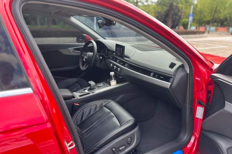 Used Audi A4L 2018 30th Anniversary Edition 40 TFSI Trendy Model Interior 1