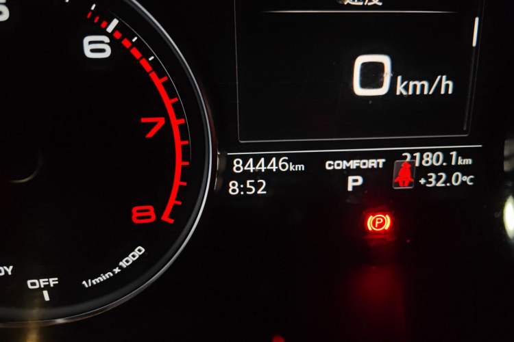 Used Audi A4L 2018 30th Anniversary Edition 40 TFSI Trendy Model Odometer Close Up