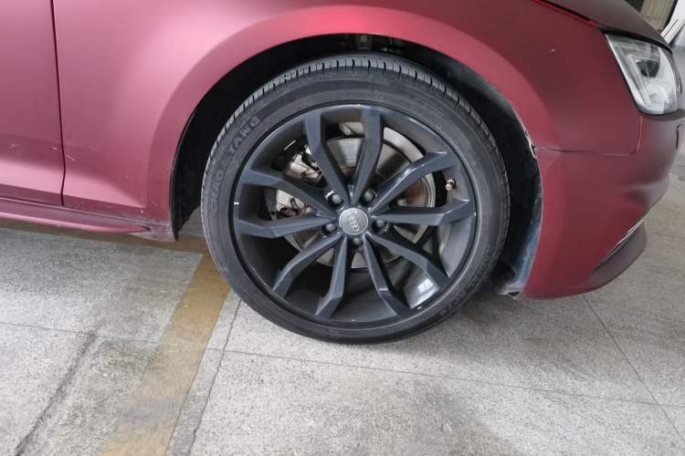 Used Audi A4L 2018 30th Anniversary Edition 40 TFSI Fashion Model Right Front Wheel Hub