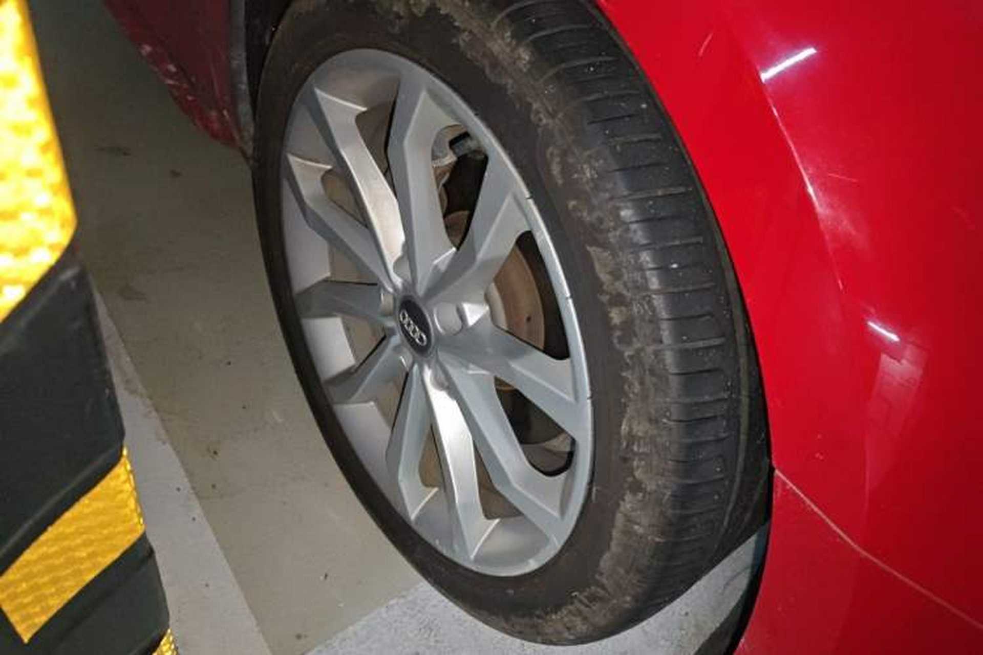 Used Audi A4L 2018 30th Anniversary Edition 40 TFSI Fashion Model Right Front Wheel Hub