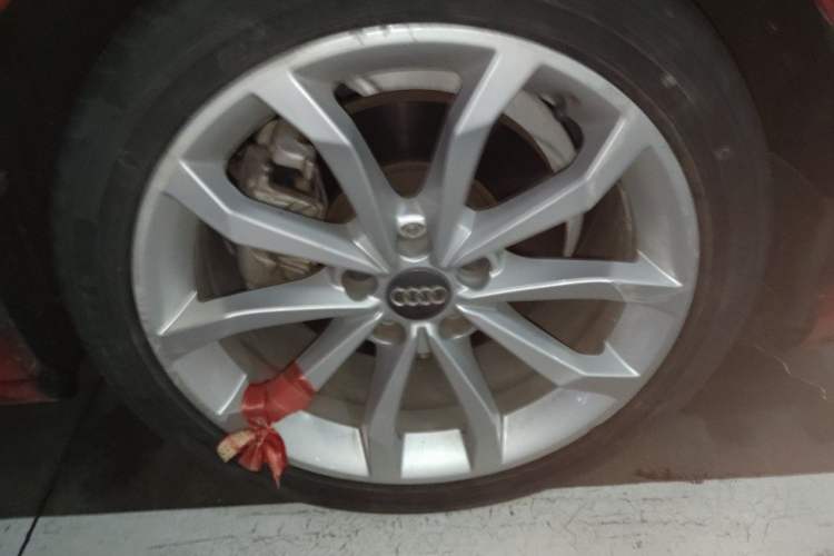 Used Audi A4L 2018 30th Anniversary Edition 40 TFSI Fashion Model Right Front Wheel Hub