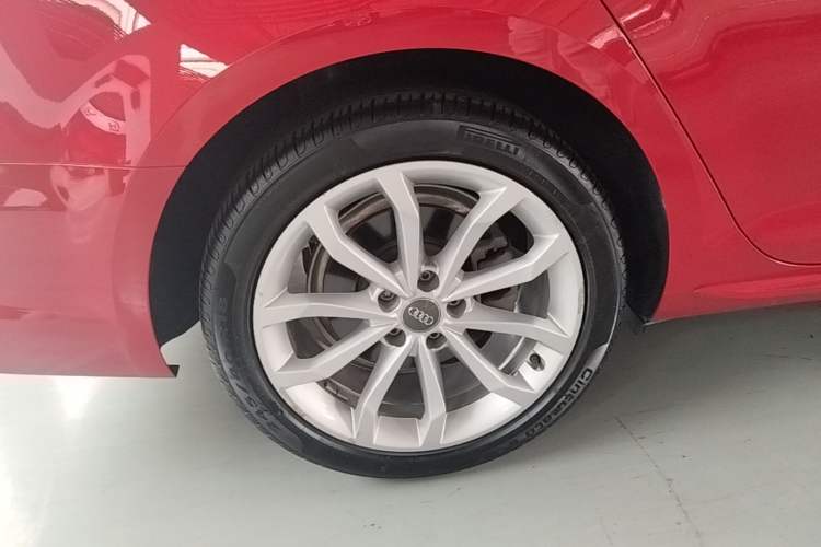 Used Audi A4L 2018 30th Anniversary Edition 40 TFSI Trendy Model Right Rear Wheel Hub