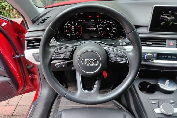 Used Audi A4L 2018 30th Anniversary Edition 40 TFSI Fashion Model Steering Wheel