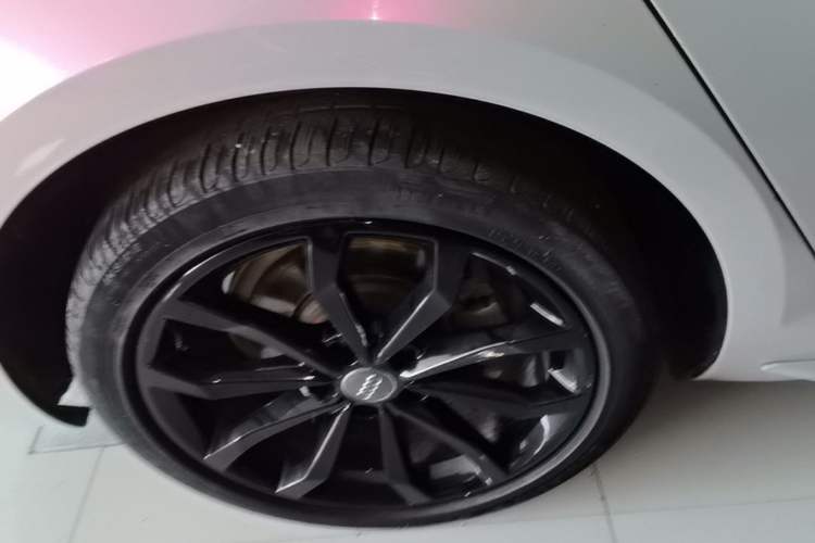 Used Audi A4L 2018 30th Anniversary Edition 40 TFSI Trendy Model Right Rear Wheel Hub