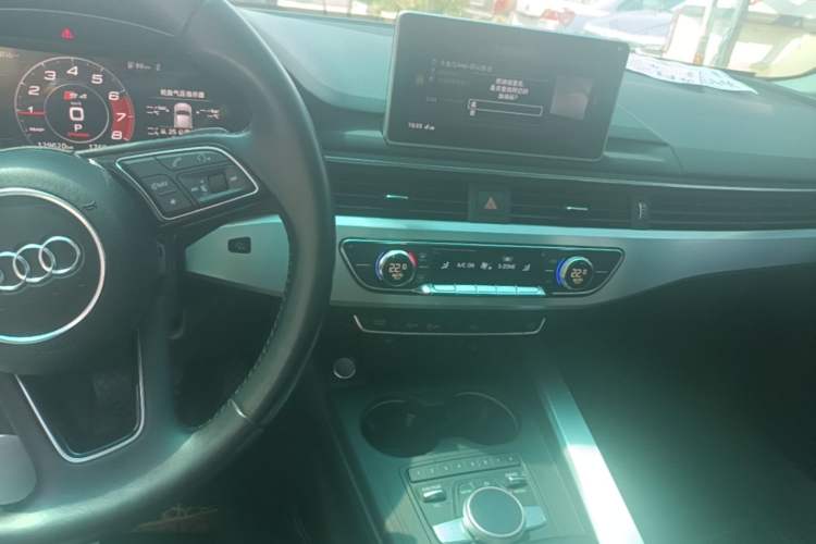 Used Audi A4L 2018 30th Anniversary Edition 40 TFSI Fashion Model Audio And AC Panel