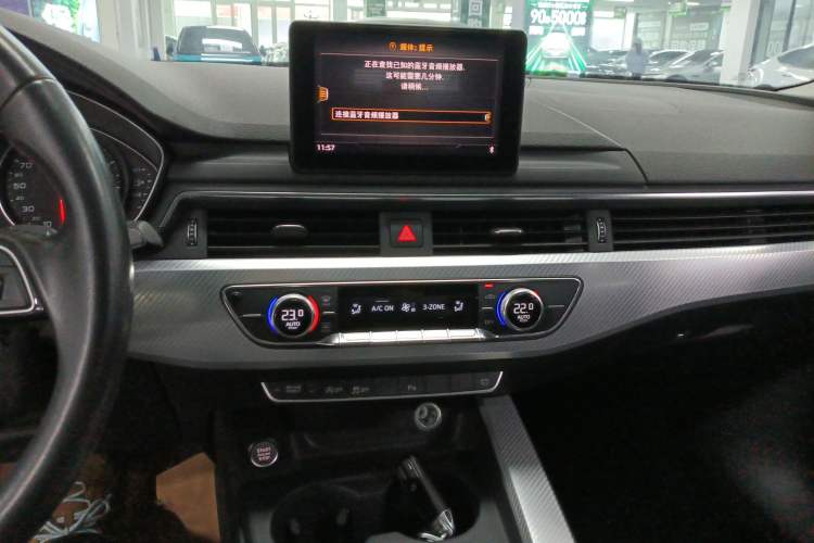 Used Audi A4L 2018 30th Anniversary Edition 40 TFSI Fashion Model Audio And AC Panel