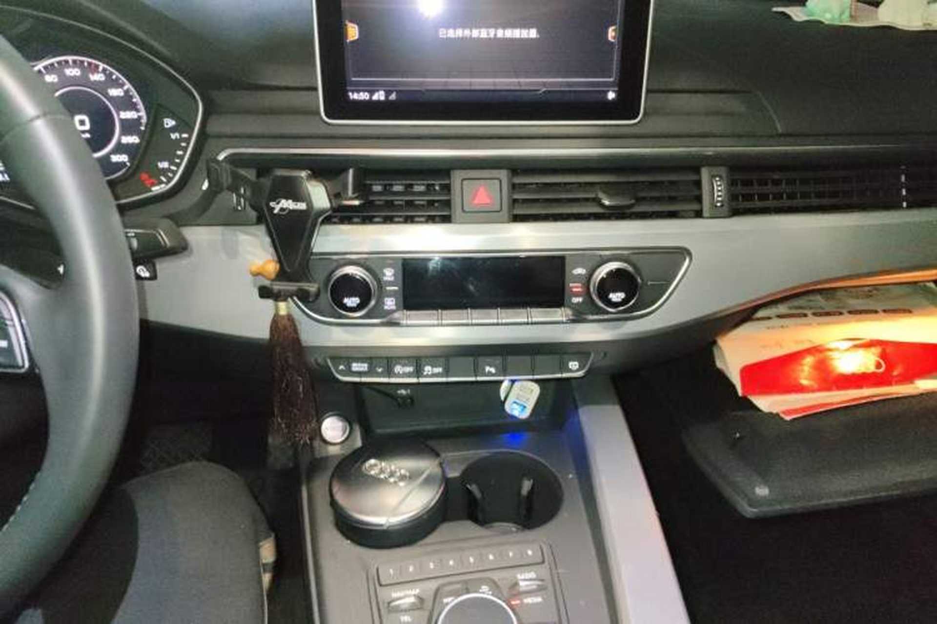 Used Audi A4L 2018 30th Anniversary Edition 40 TFSI Fashion Model Audio And AC Panel