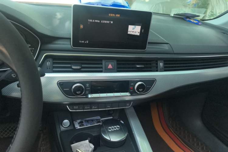 Used Audi A4L 2018 30th Anniversary Edition 40 TFSI Fashion Model Audio And AC Panel