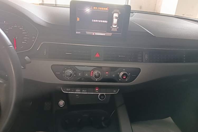 Used Audi A4L 2018 30th Anniversary Edition 40 TFSI Trendy Model Audio And AC Panel