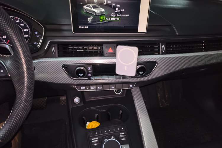 Used Audi A4L 2018 30th Anniversary Edition 40 TFSI Fashion Model Audio And AC Panel