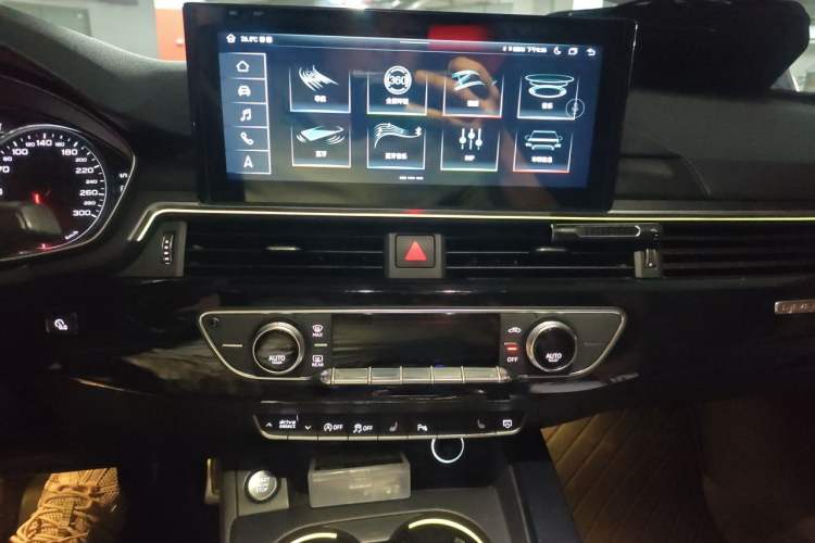 Used Audi A4L 2018 30th Anniversary Edition 45 TFSI quattro Individual Sport Edition Audio And AC Panel