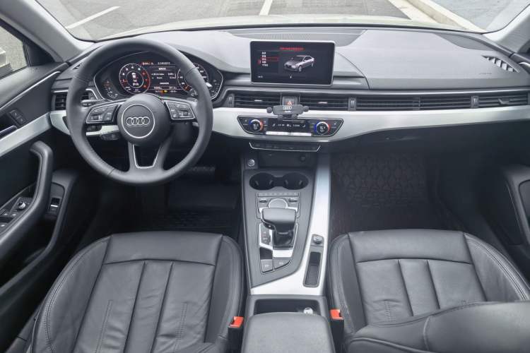 Used Audi A4L 2018 30th Anniversary Edition 40 TFSI Fashion Model Audio And AC Panel
