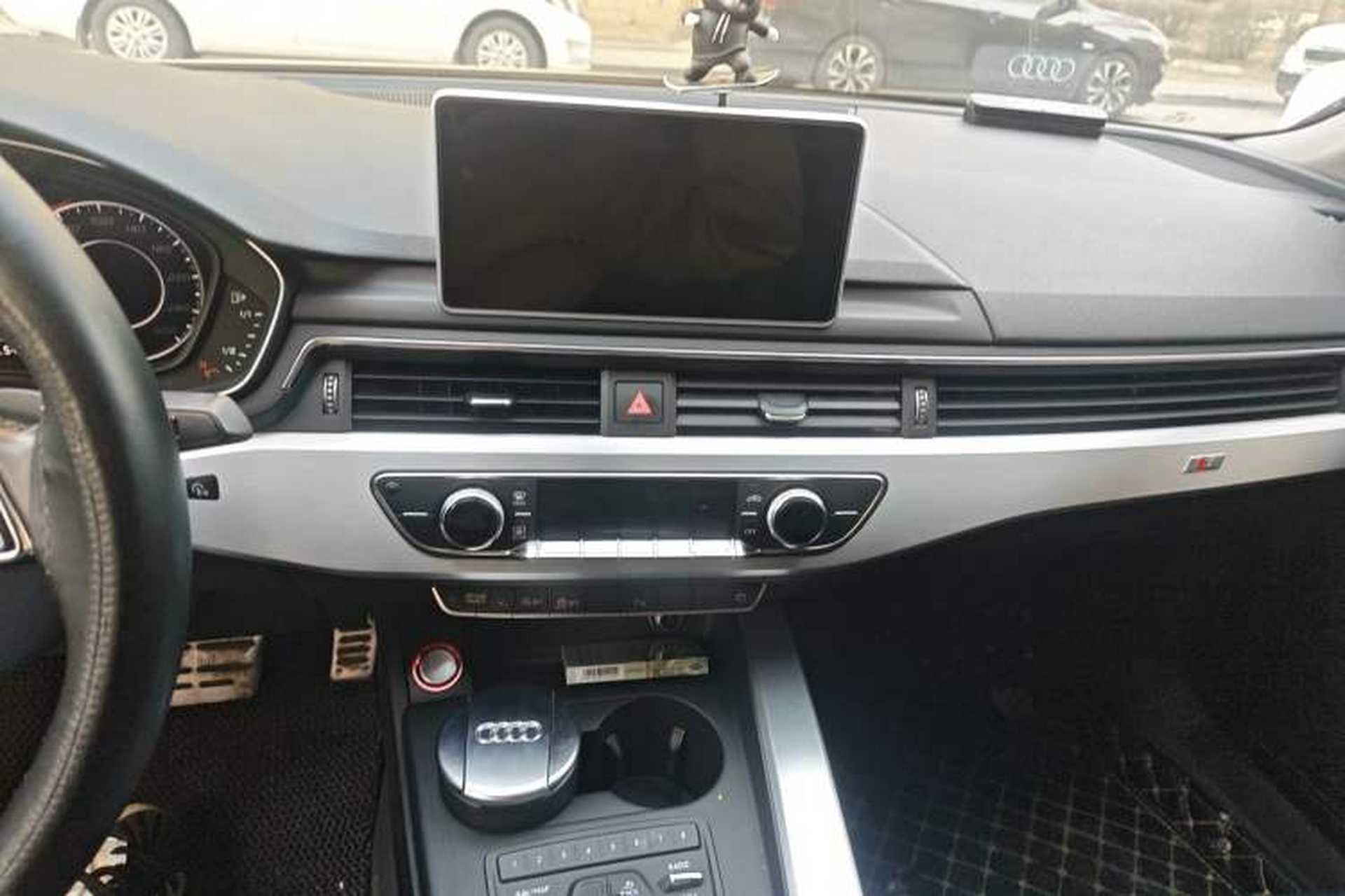 Used Audi A4L 2018 30th Anniversary Edition 40 TFSI Fashion Model Audio And AC Panel