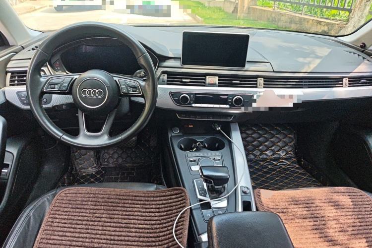 Used Audi A4L 2018 30th Anniversary Edition 40 TFSI Fashion Model Center Console