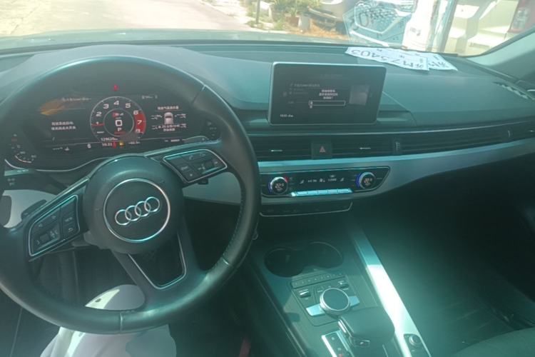 Used Audi A4L 2018 30th Anniversary Edition 40 TFSI Fashion Model Center Console
