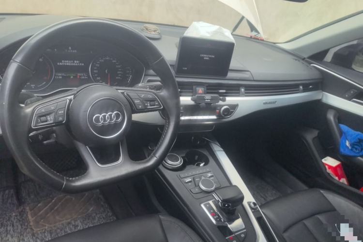 Used Audi A4L 2018 30th Anniversary Edition 45 TFSI quattro Individual Sport Edition Center Console