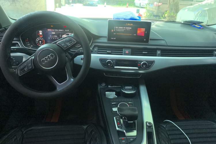Used Audi A4L 2018 30th Anniversary Edition 40 TFSI Fashion Model Center Console