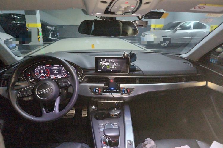 Used Audi A4L 2018 30th Anniversary Edition 40 TFSI Fashion Model Center Console