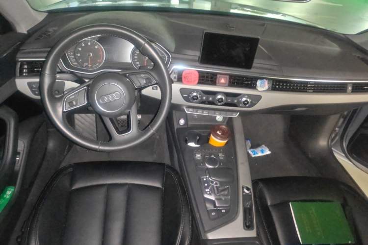 Used Audi A4L 2018 30th Anniversary Edition 40 TFSI Trendy Model Center Console