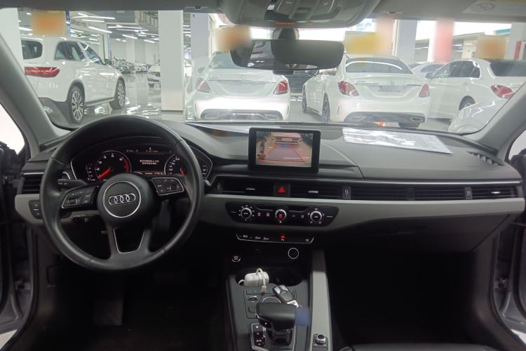 Used Audi A4L 2018 30th Anniversary Edition 40 TFSI Trendy Model Center Console