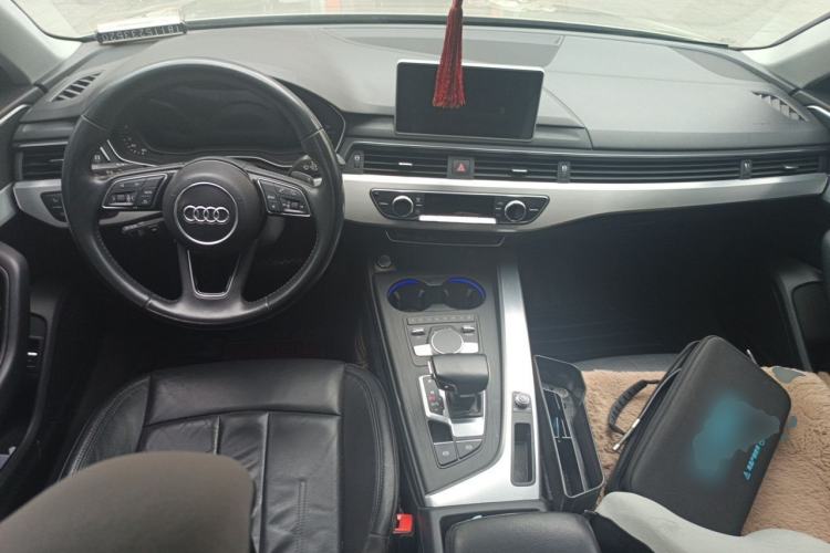 Used Audi A4L 2018 30th Anniversary Edition 40 TFSI Fashion Model Center Console