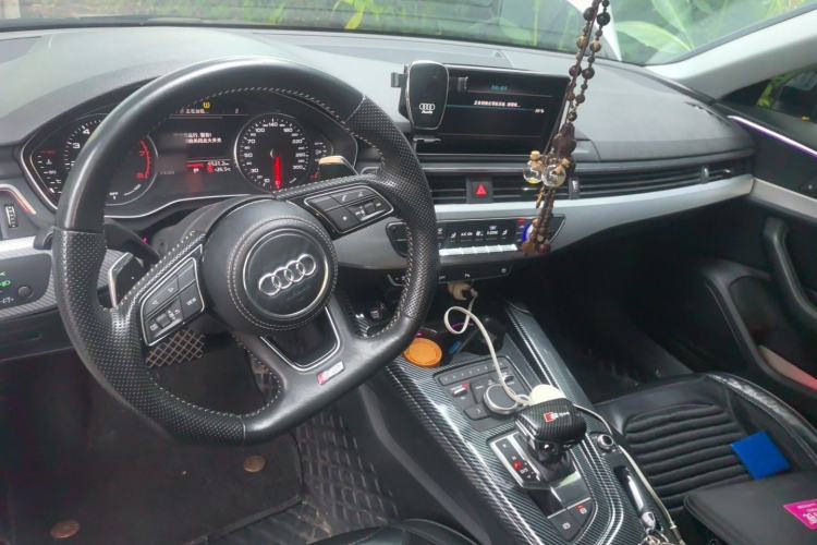 Used Audi A4L 2018 30th Anniversary Edition 40 TFSI Fashion Model Center Console