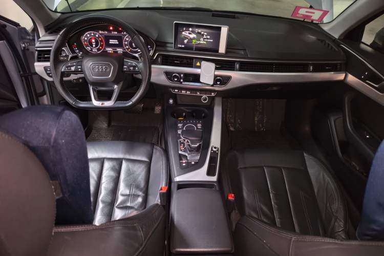 Used Audi A4L 2018 30th Anniversary Edition 40 TFSI Fashion Model Center Console