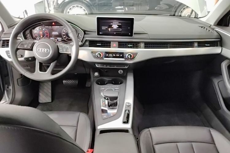 Used Audi A4L 2018 30th Anniversary Edition 40 TFSI Fashion Model Center Console