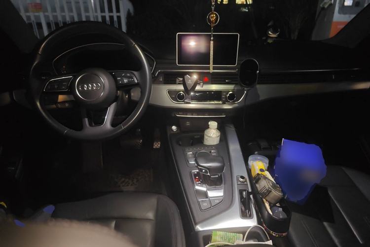 Used Audi A4L 2018 30th Anniversary Edition 40 TFSI Fashion Model Center Console