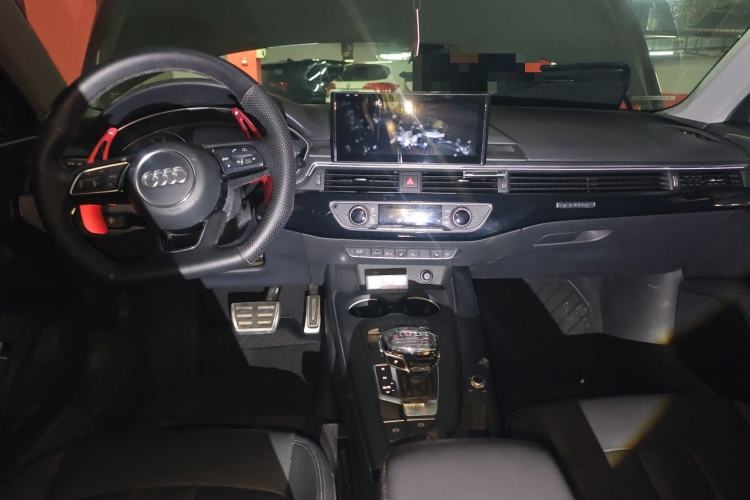 Used Audi A4L 2018 30th Anniversary Edition 45 TFSI quattro Individual Sport Edition Center Console