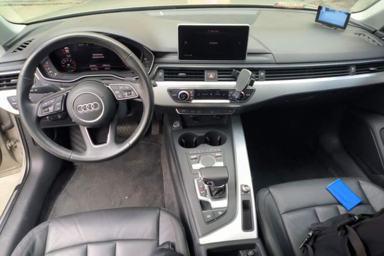 Used Audi A4L 2018 30th Anniversary Edition 40 TFSI Fashion Model Center Console